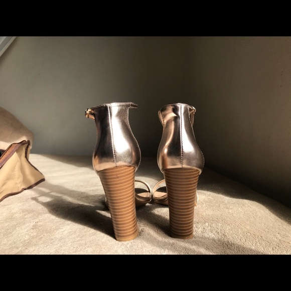 HEELS - Picture 4 of 6